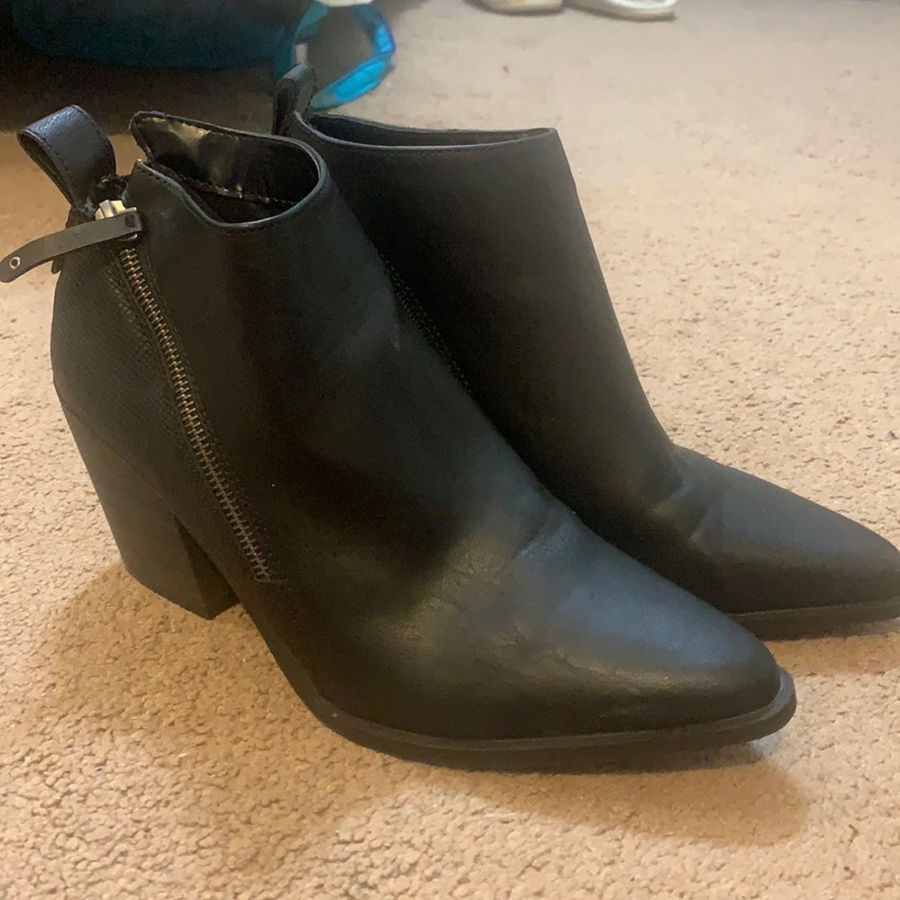 Universal Thread black booties size 10